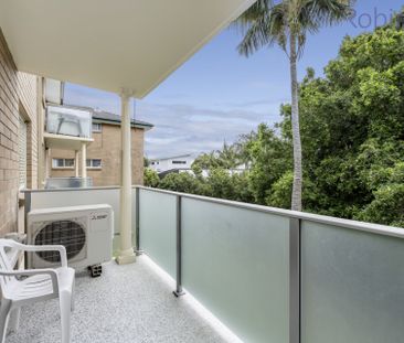 Spacious air conditioned two bedroom unit close to the beach - Photo 6