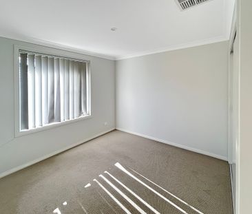 Stylish and Spacious! - Photo 3