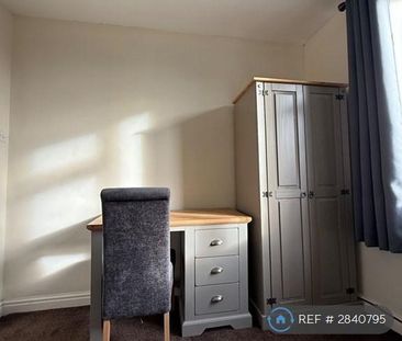1 bedroom in a house share to rent - Photo 4