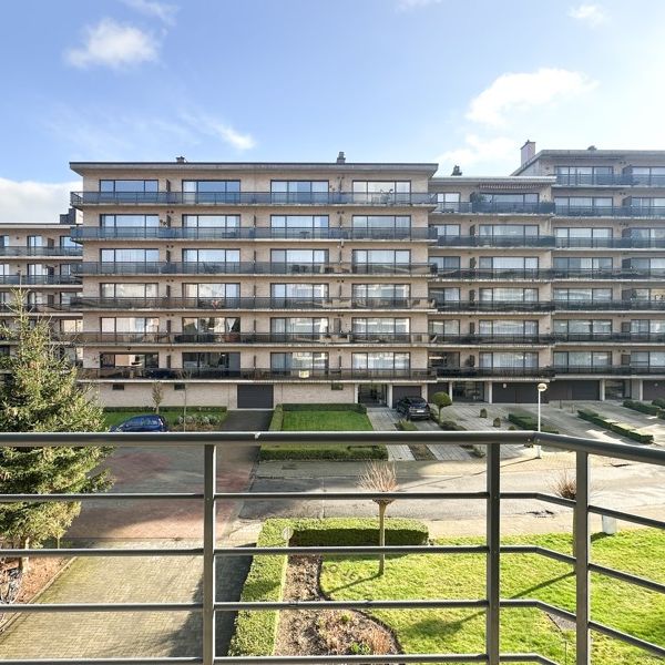 Centraal gelegen appartement met drie slaapkamers en garage - Photo 1