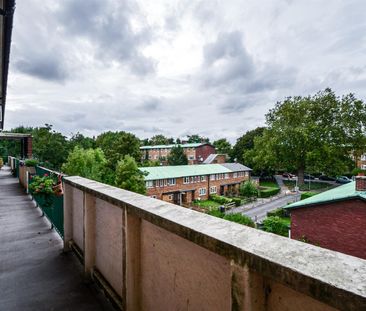 2 bedroom flat - Photo 4