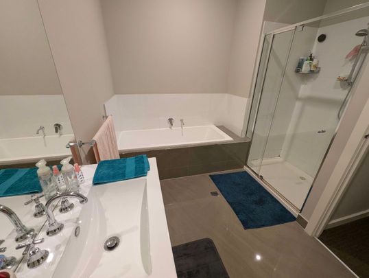 Laverton - Photo 1