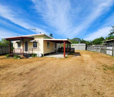 2 BAY POWERED SHED, 2 Bedroom Cottage, Fantastic Beach Location - Photo 6