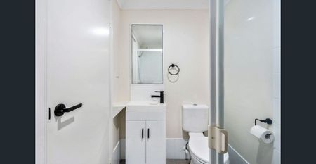 Three bedroom duplex in perfect central location - Photo 4