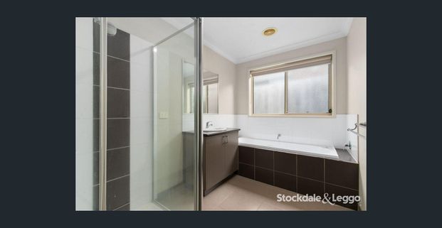 Modern & Spacious! - Photo 1