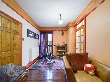 4 bedroom semi-detached house to rent - Photo 3