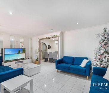 Single Level Residence in Prime Location! - Photo 2