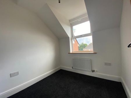 4 bedroom semi-detached house to rent - Photo 3