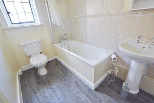 4 bedroom flat to rent - Photo 1