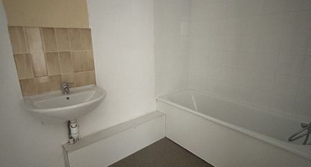 À CHARLEVILLE MEZIERES - Photo 4