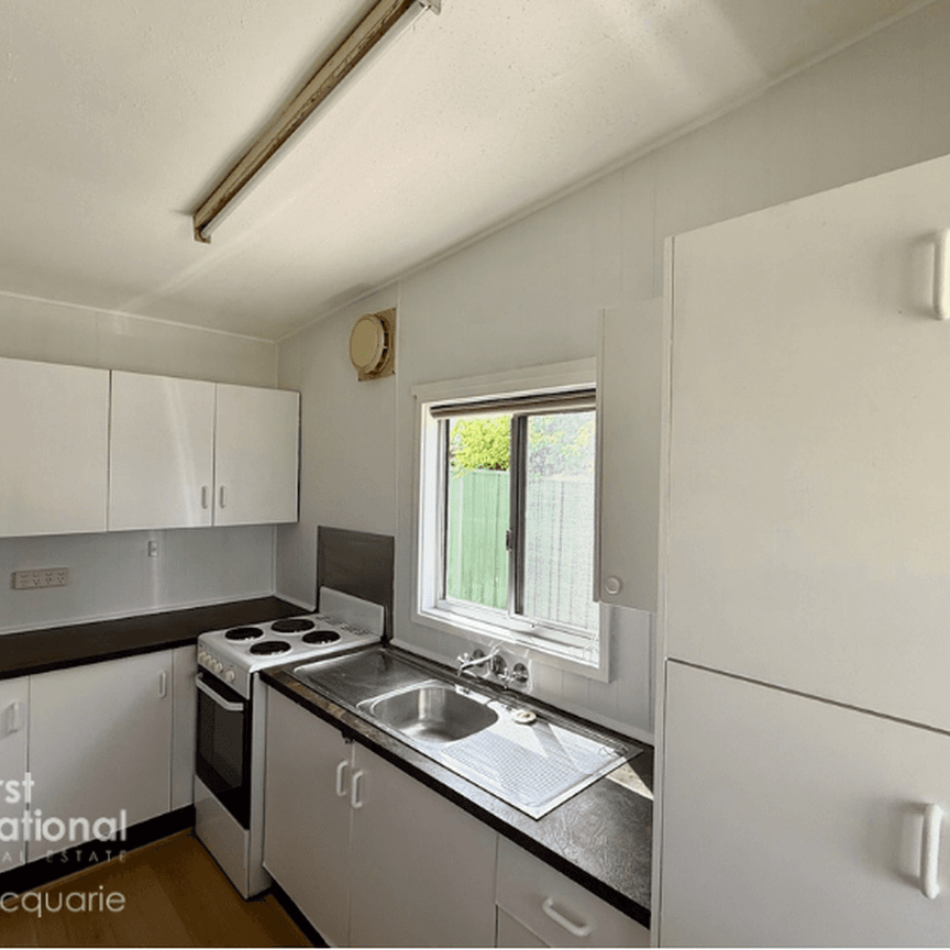 Charming Cottage-Styled Home in a Quiet Street - Photo 1