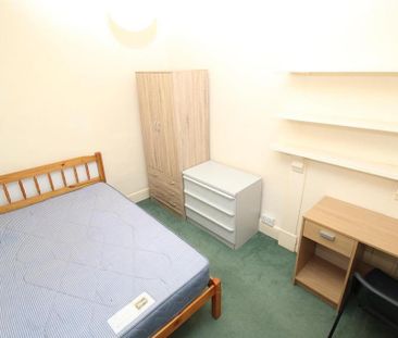 6 bedroom house to rent - Photo 3