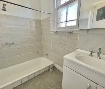 Only Minutes from Shops, Public Transport and Freeway Access! - Photo 6