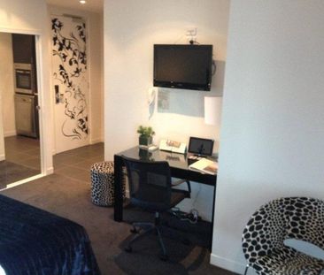 Modern Studio Living in the Heart of South Yarra - Photo 1