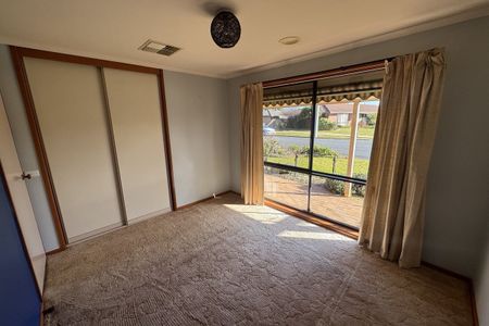 Spacious Home with Large Shed! - Photo 5