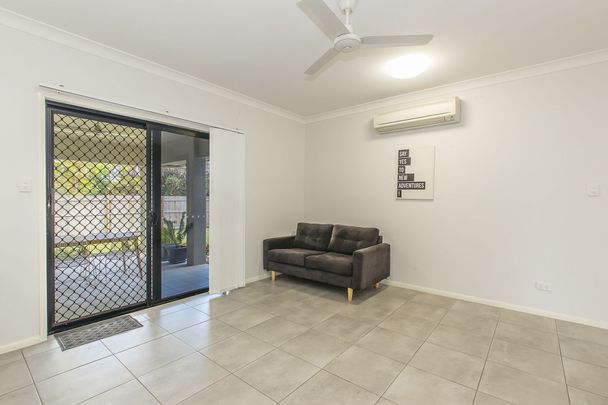 2 Springbrook Parade, Idalia - Photo 1