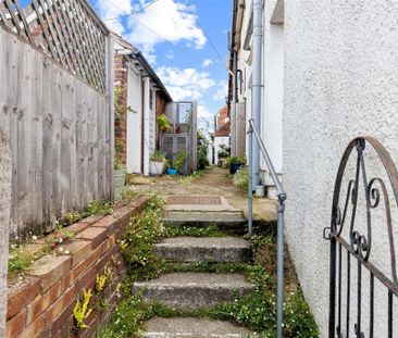 2 bedroom terraced house to rent - Photo 5