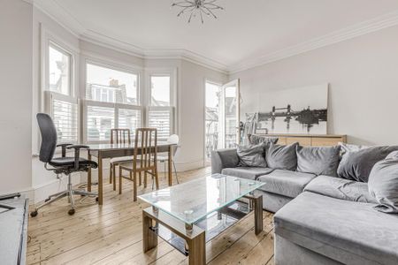 3 bedroom flat to rent - Photo 2