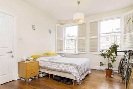 4 bedroom flat to rent - Photo 5