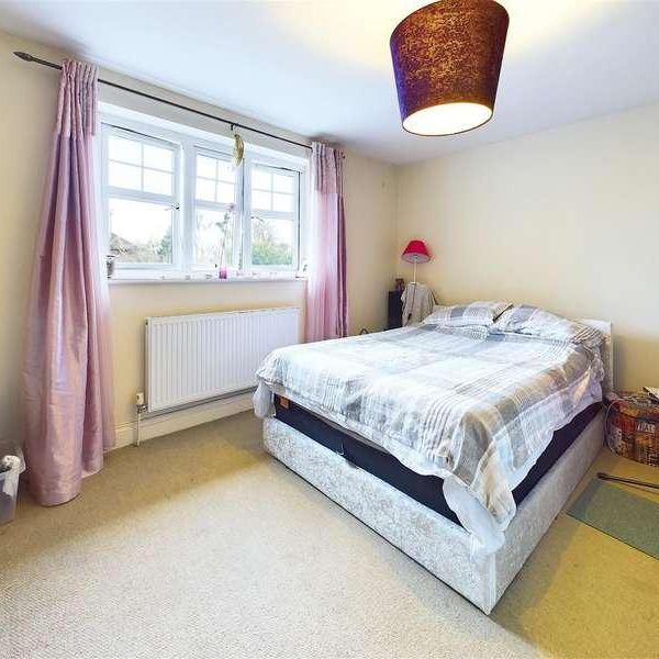 Hersham Road, Walton On Thames, KT12 - Photo 1