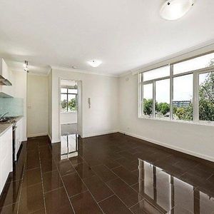 12/17 Bulla Road, Essendon VIC 3040 - Photo 3