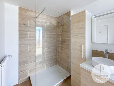 Location Appartement 4 pièces 82m² - Photo 2