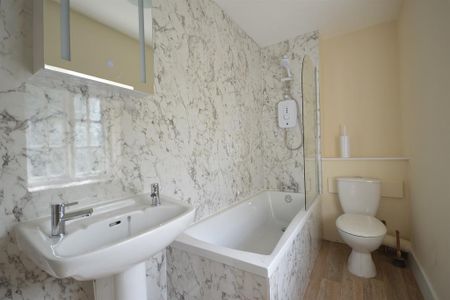 3 bedroom semi-detached house to rent - Photo 4