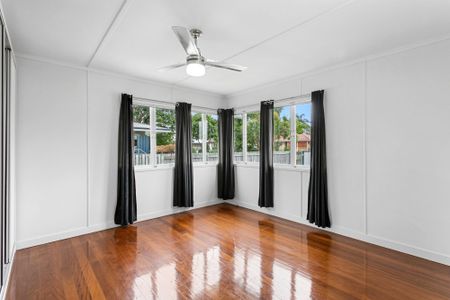 GREAT HOME ON SPACIOUS BLOCK! - Photo 4