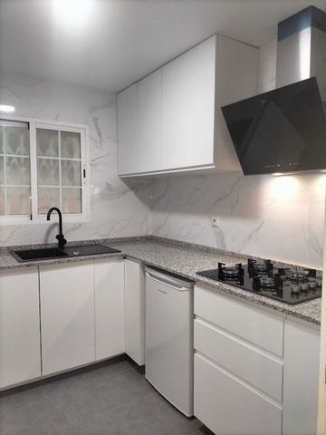 Plaça dHondures, Valencia, Valencian Community 46022 - Photo 2