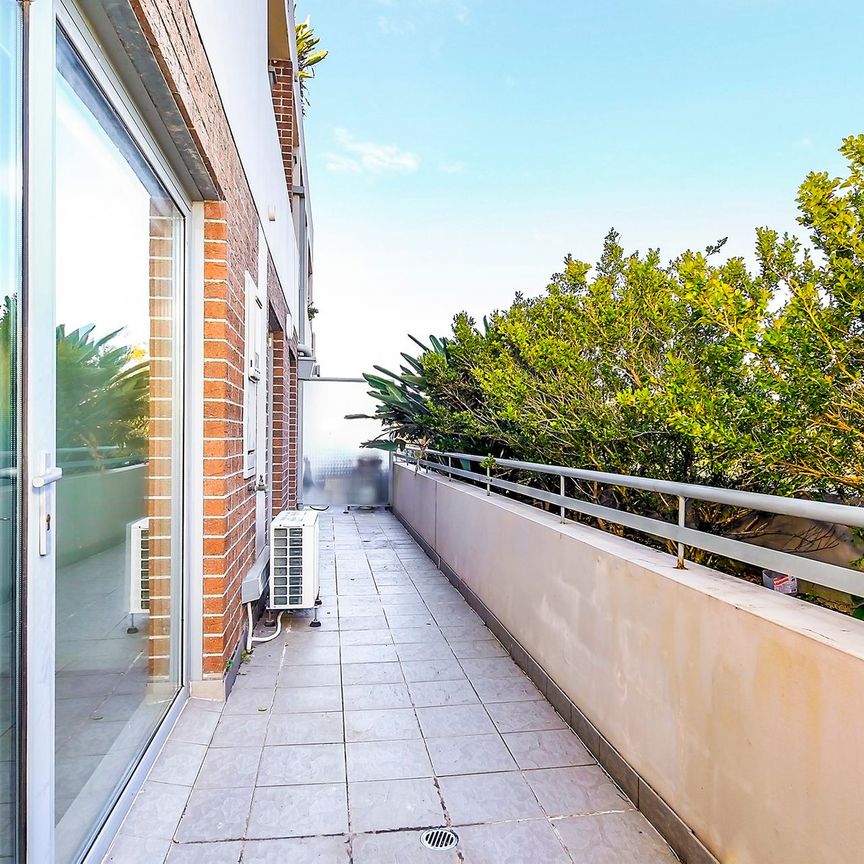 Modern Apartment in Convenient Location &ast;&ast; Available Now &ast;&ast; - Photo 1