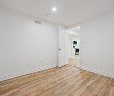 For Lease - 379 Bryant Crescent, Burlington, Ontario - Photo 2