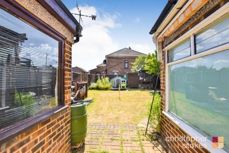 3 bedroom semi-detached house to rent - Photo 3