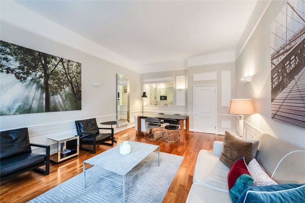 A modern two bedroom apartment situated on the second floor of a handsome period building in the heart of South Kensington moments from Hyde Park. - Photo 1