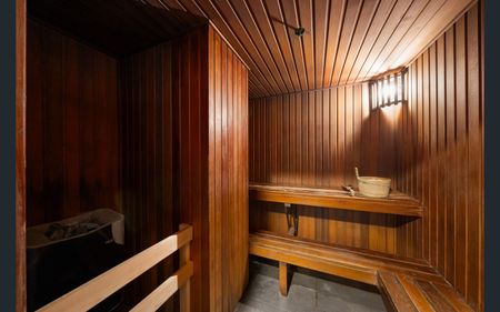 Contemporary One Bedroom Apartment with Study Nook + Storage Cage - Offered Unfurnished - Photo 2