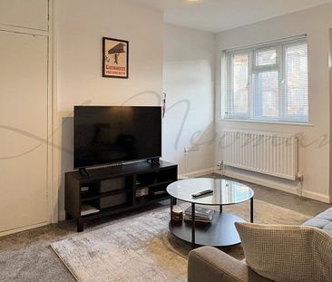 Essex Road South, London, E11 - Photo 1