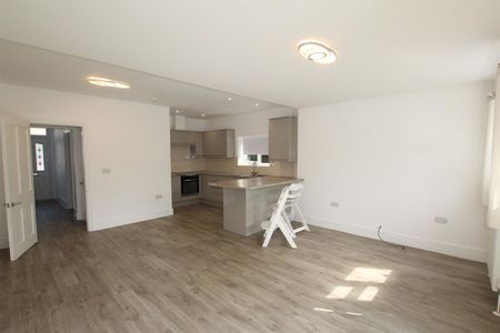 Vicarage Lane, Eastbourne - Photo 2