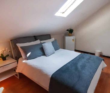 Room 9 - Photo 2