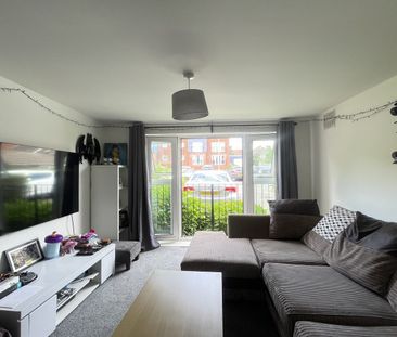 Alexander Square, Eastleigh - Photo 2