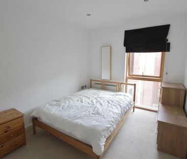 1 bedroom Flat To Let - Photo 2