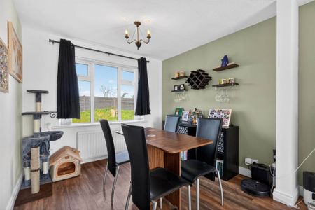 28 Meadowvale Avenue, Carryduff, BELFAST, BT8 8QY - Photo 3
