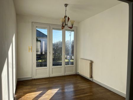 Location Maison 4 pièces 90m² ST YRIEIX LA PERCHE 87500 - Photo 2