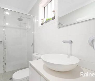 MODERN 1 BEDROOM GRANNY FLAT IN INGLEBURN FOR LEASE! - Photo 4