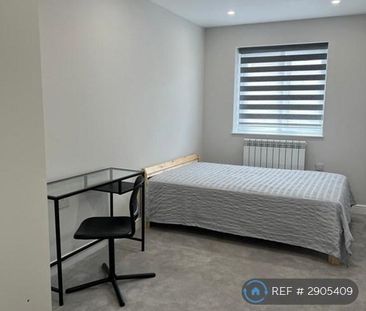 1 bedroom in a flat share to rent - Photo 5