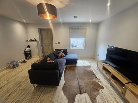 4 bedroom end of terrace house to rent - Photo 3