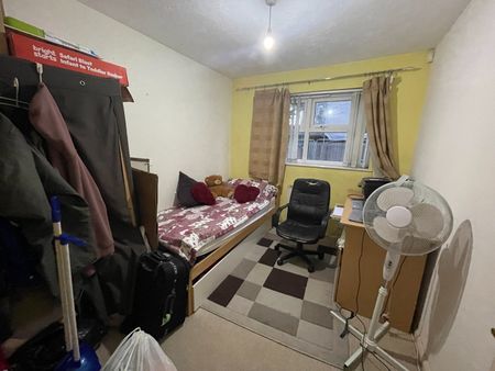 2 Bed Flat, Adeliza Close, IG11 - Photo 2