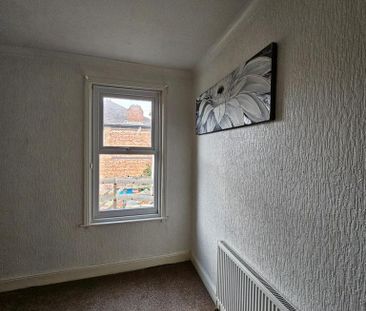 3 bedroom flat to rent - Photo 5