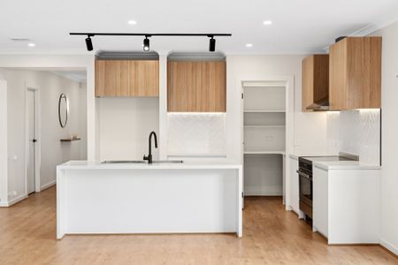 Elegance Meets Functionality in Redstone Estate - Photo 5