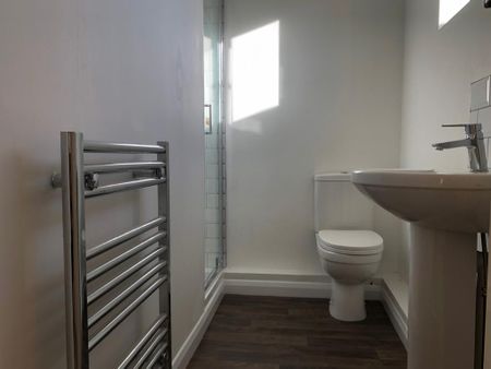 4 bedroom detached house to rent - Photo 4