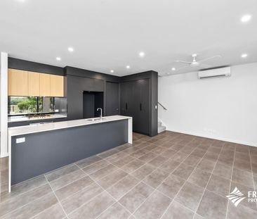 Large 4 Bedroom Townhome with Golf Course Views - Photo 6