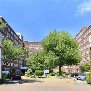 1 bedroom flat in Balham High Road - Photo 2